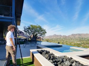 Us-Working-600pix-105