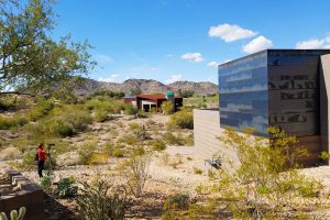 Us-Working-600pix-136